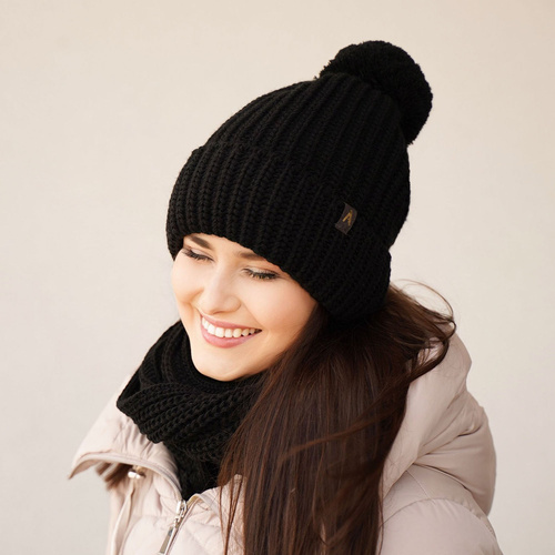 Set invernale donna: berretto e sciarpa, bordo, con pompon, Lupita