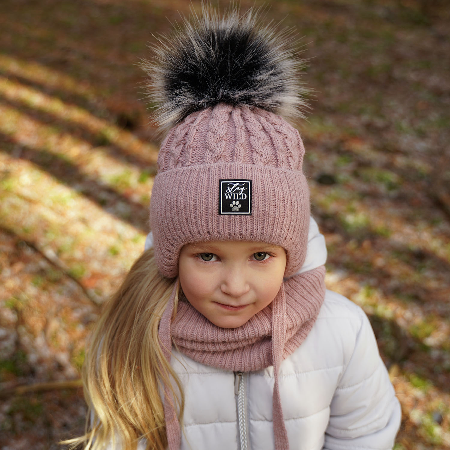 Set invernale bambina: berretto e scaldacollo, marrone, con lacci, Melodia