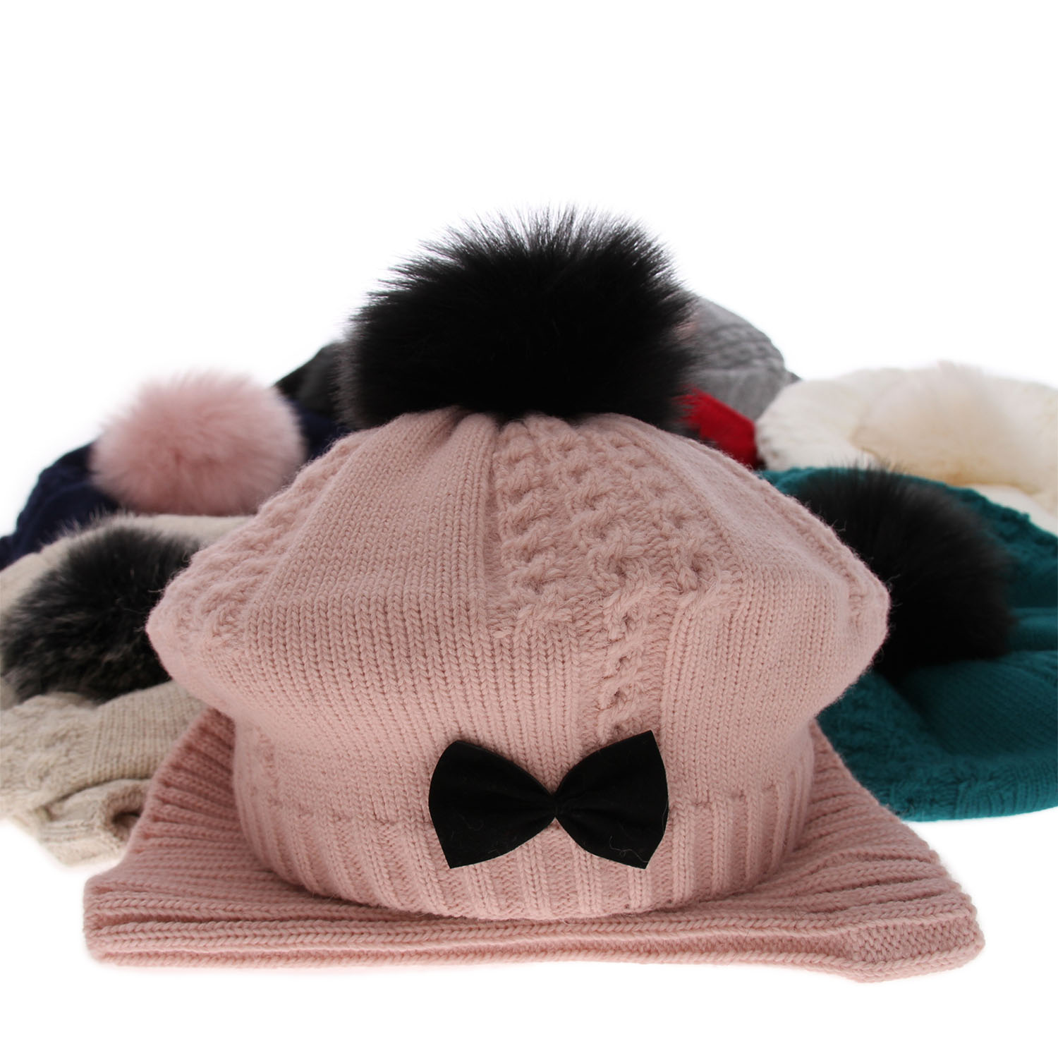 Set invernale bambina: berretto e scaldacollo, rosa, con pompon, Amora