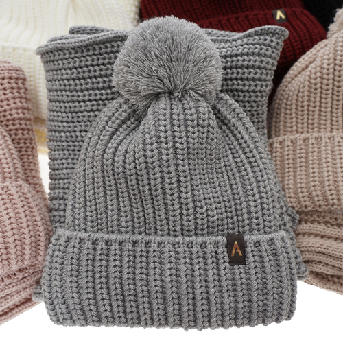 Set invernale donna: berretto e sciarpa, bordo, con pompon, Lupita