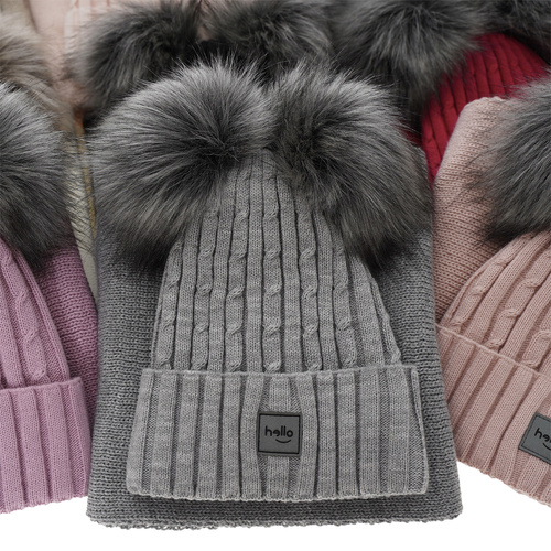 Set invernale bambina: berretto e sciarpa, beige, con due pon pon, Zenda