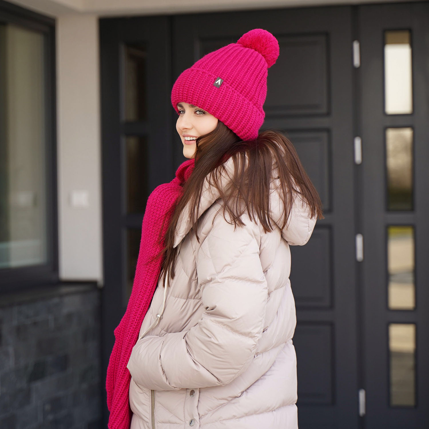 Set invernale donna: berretto e sciarpa, lilla, con pompon, Lupita