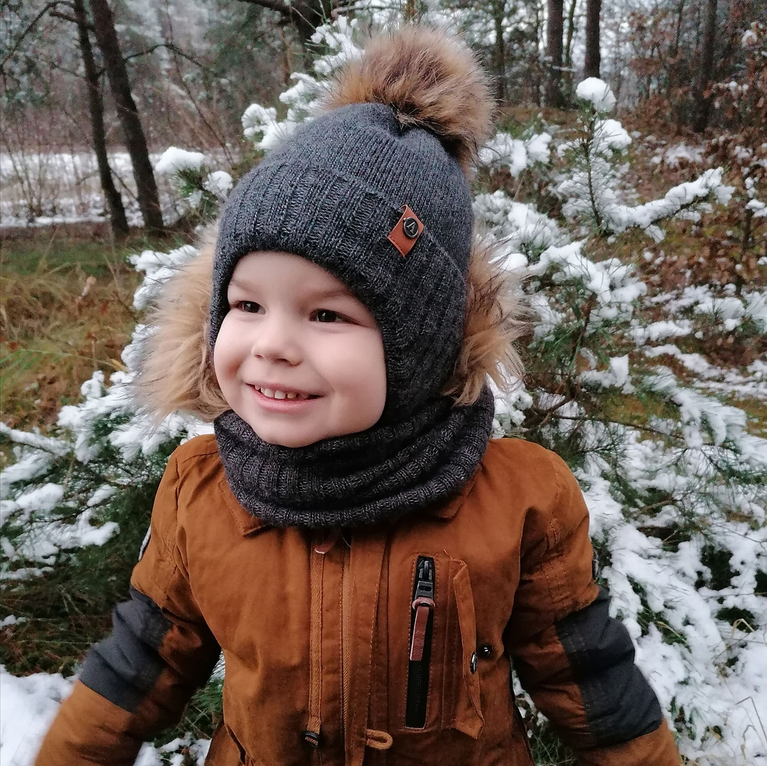 Set invernale bambino: berretto e scaldacollo, jeans, con lacci, Dominik