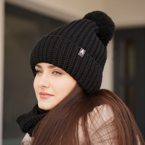 Set invernale donna: berretto e sciarpa, bordo, con pompon, Lupita