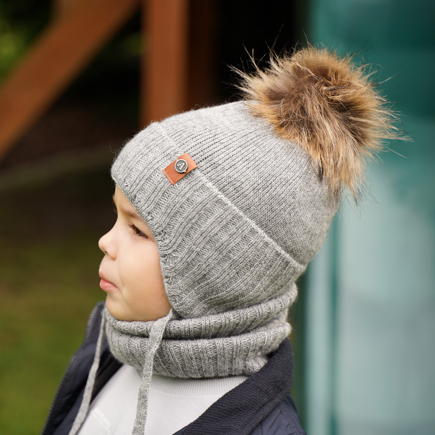 Set invernale bambino: berretto e scaldacollo, jeans, con lacci, Dominik