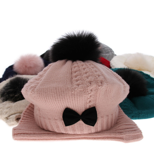 Set invernale bambina: berretto e scaldacollo, grigio, con pompon, Amora