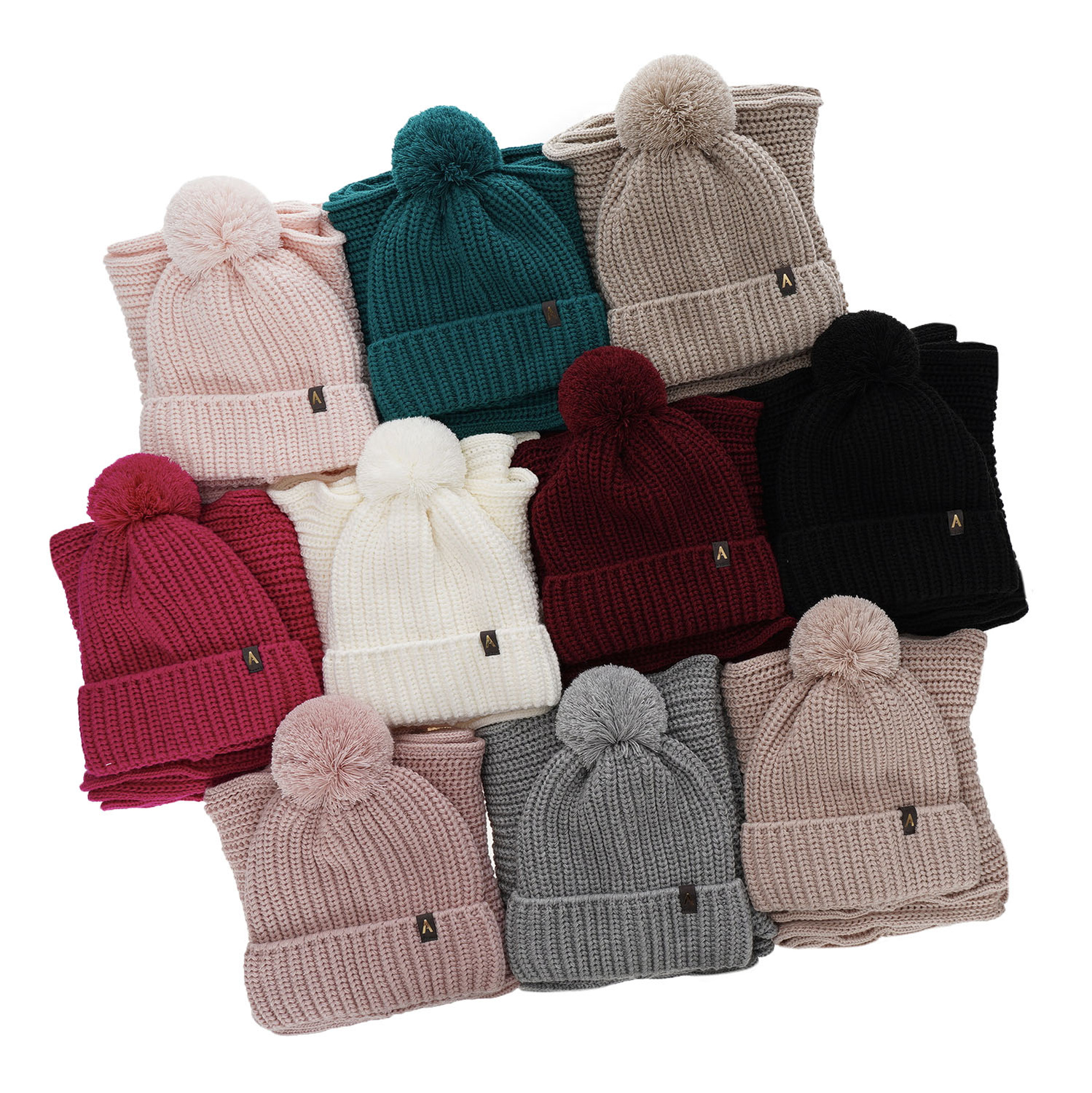 Set invernale donna: berretto e sciarpa, bordo, con pompon, Lupita